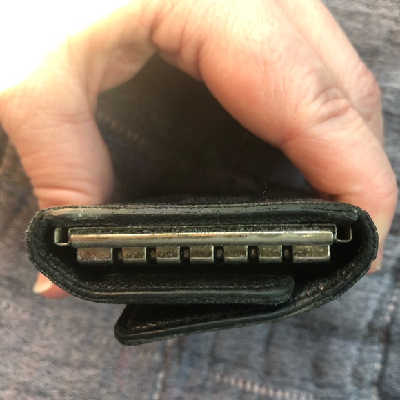 EUC Authentic Louis Vuitton Graphite Key Case - Picture 4 of 11